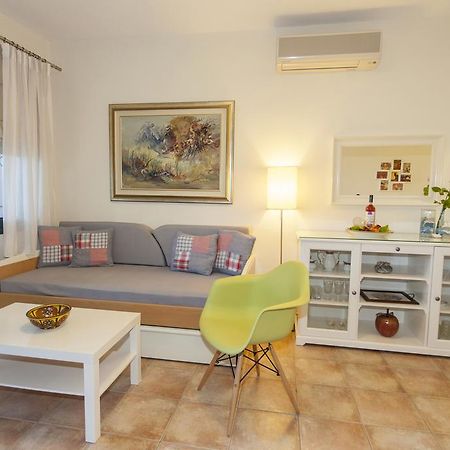 Apartment In Villa Rosebud 尼基亚娜 外观 照片