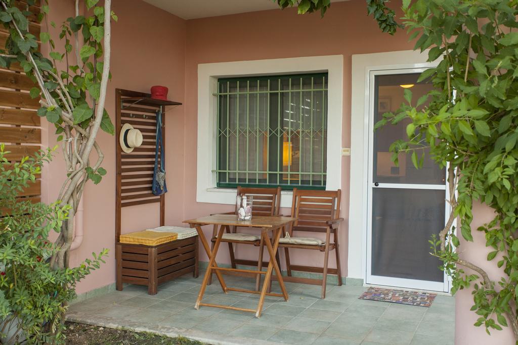 Apartment In Villa Rosebud 尼基亚娜 外观 照片