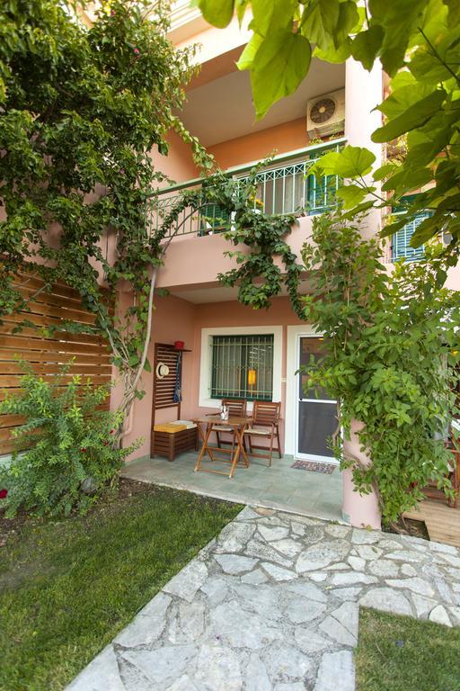 Apartment In Villa Rosebud 尼基亚娜 外观 照片