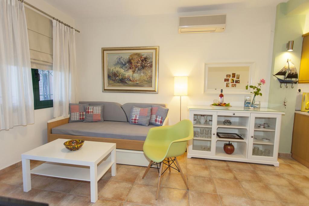 Apartment In Villa Rosebud 尼基亚娜 外观 照片